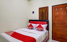 Super OYO 3878 Graha Hsc Syariah