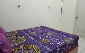 Super OYO 3878 Graha Hsc Syariah